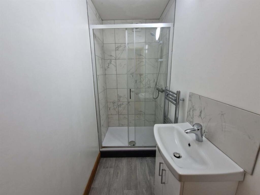 shower room pics-Landscape views.jpeg