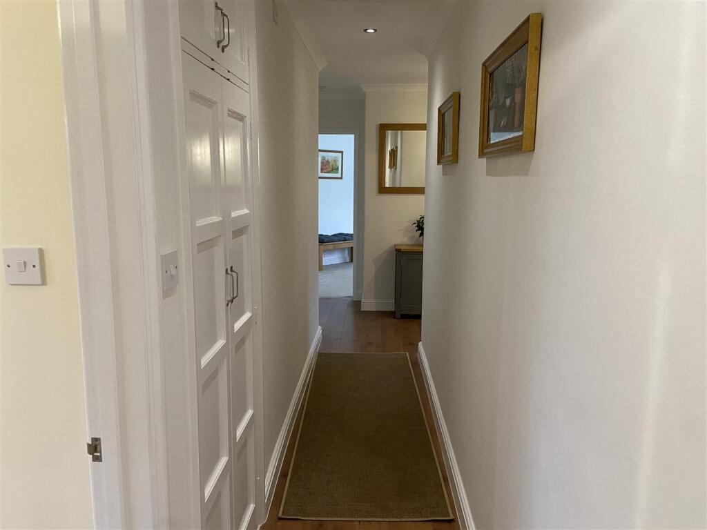 Hallway.JPG