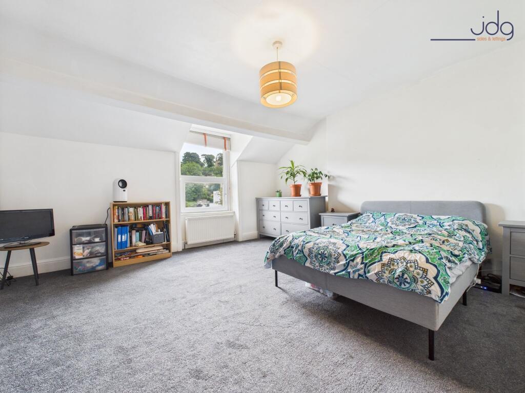 A large 2nd double bedrooms