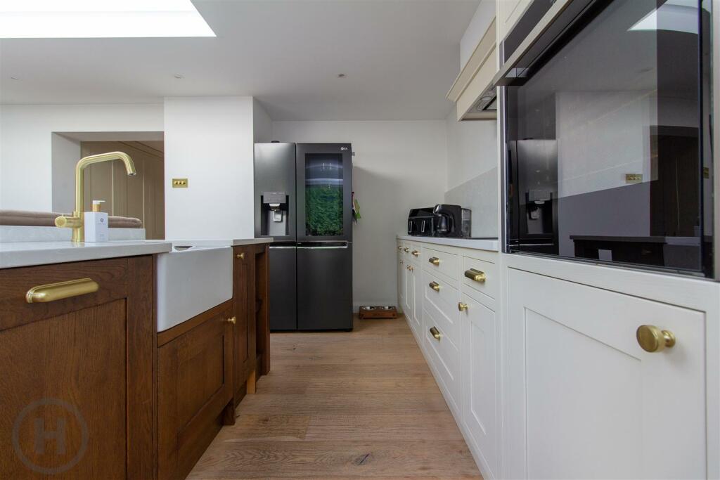 Kitchen (9).jpg