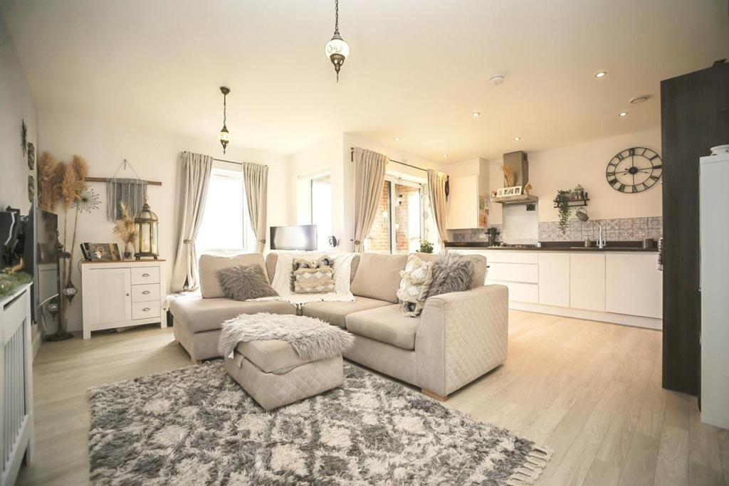 Lounge / Kitchen