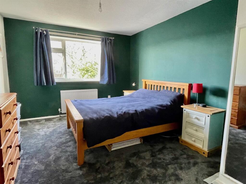 Bedroom..jpg