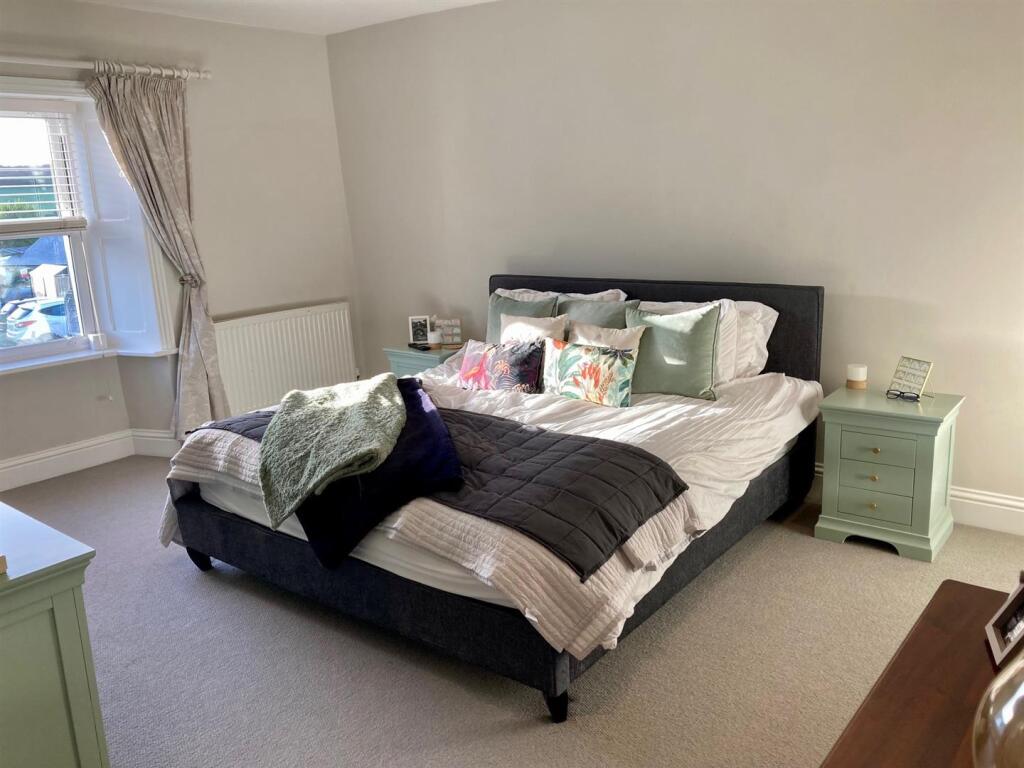 Bed1.jpg