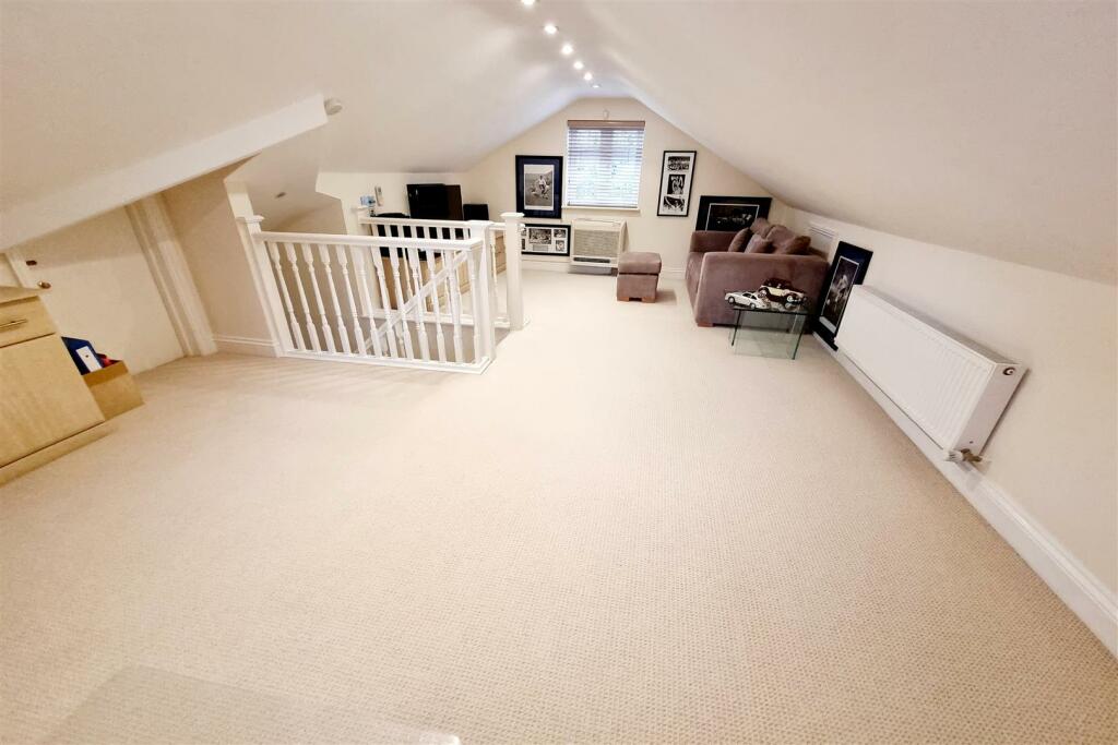 LOFT ROOM/STUDY/TV/BEDROOM 4: PIC. 2