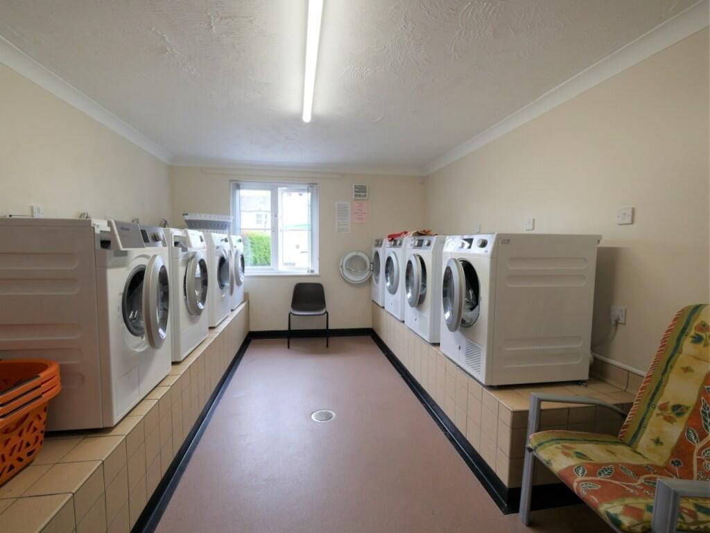 RESIDENT'S LAUNDE...