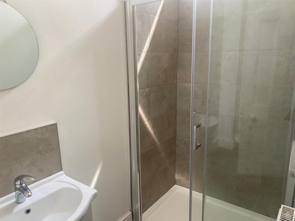 Shower Room.jpg