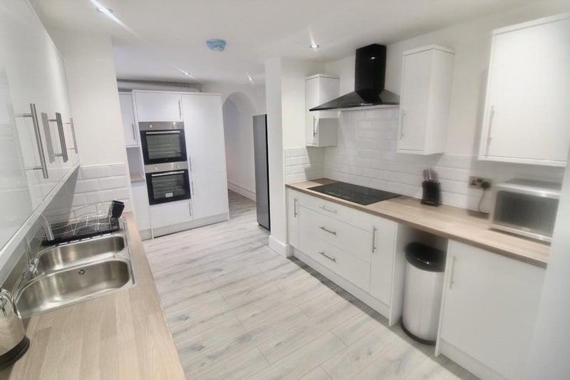 Room.7 81 empress.jpeg