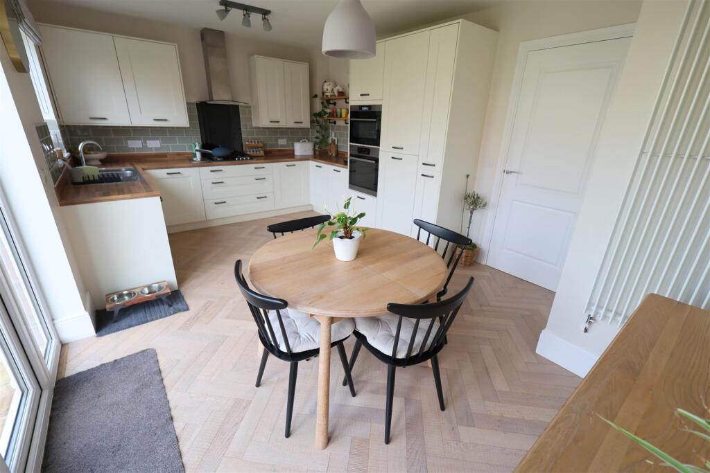 WD Kitchen Diner i.JPG