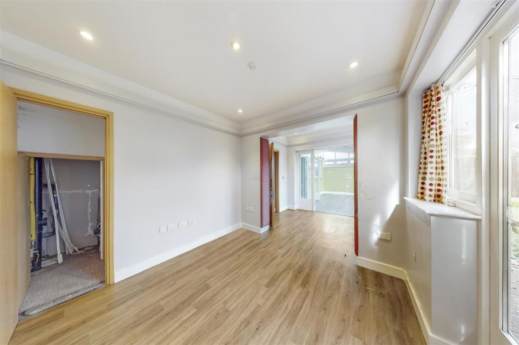 45A Langham Gardens - duVqWkqxiFdvhNd91PGt.jpg