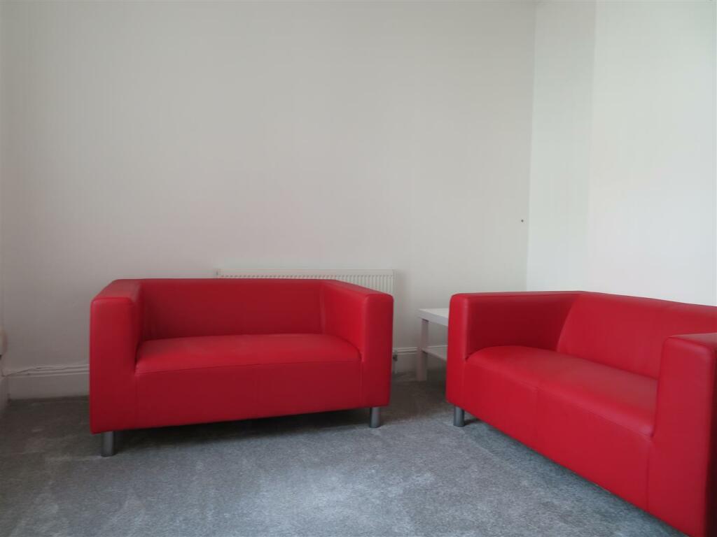 12 Jessie Lounge.JPG