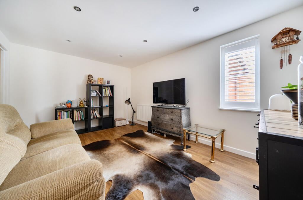 1374563-25-6904df...