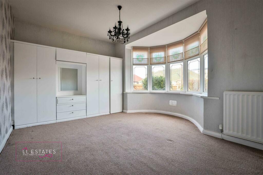Bedroom 1.jpg