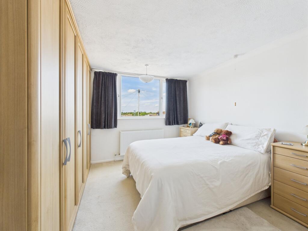 12. CAM04922G0-PR0051-STILL028