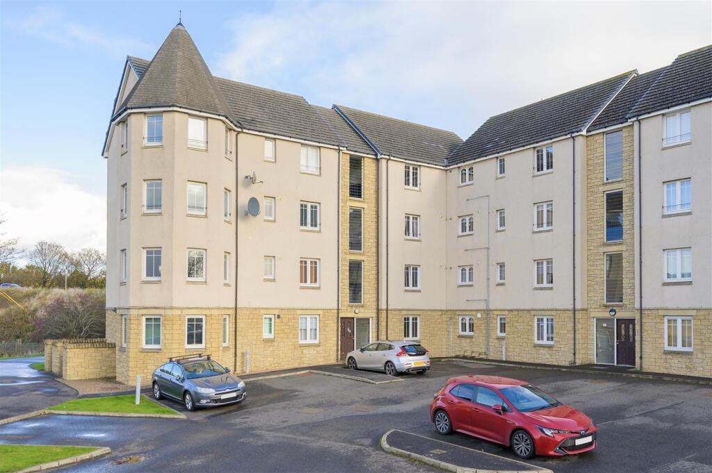 32hCaledoniaCourt002.jpg