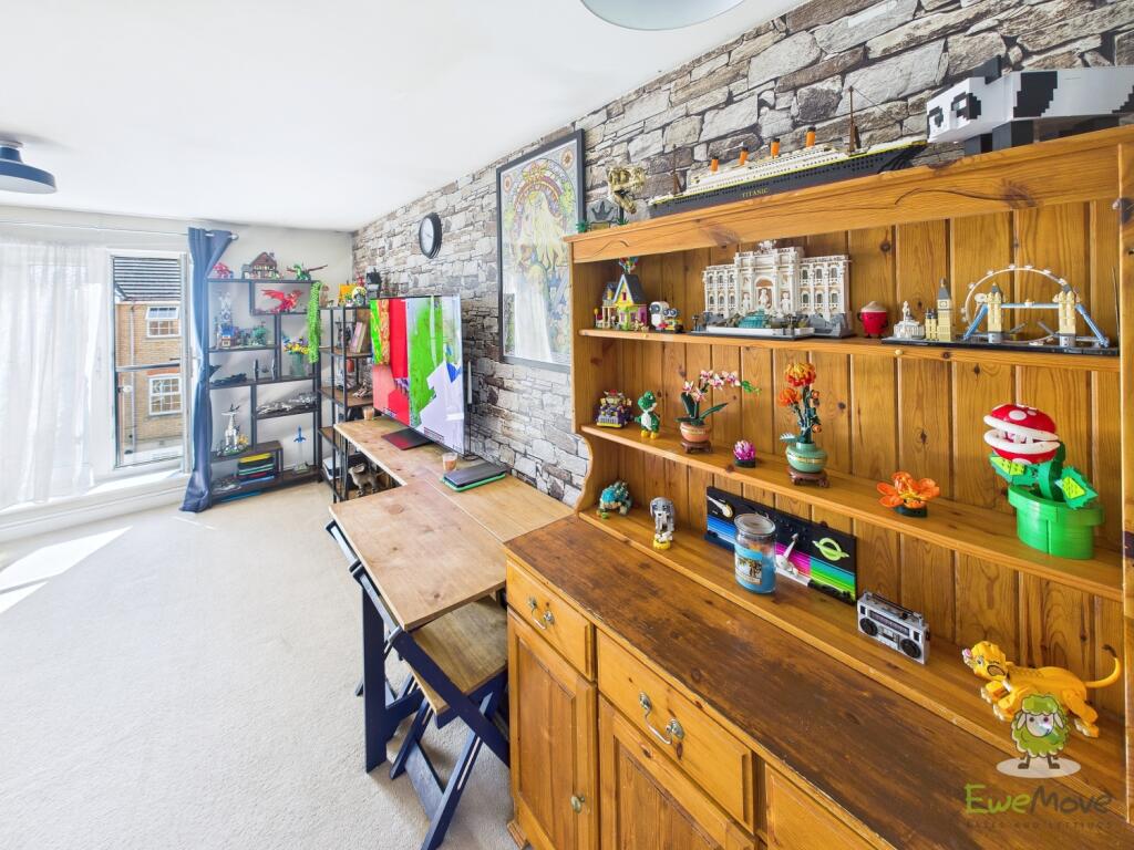 CAM01543G0-PR0151-STILL054