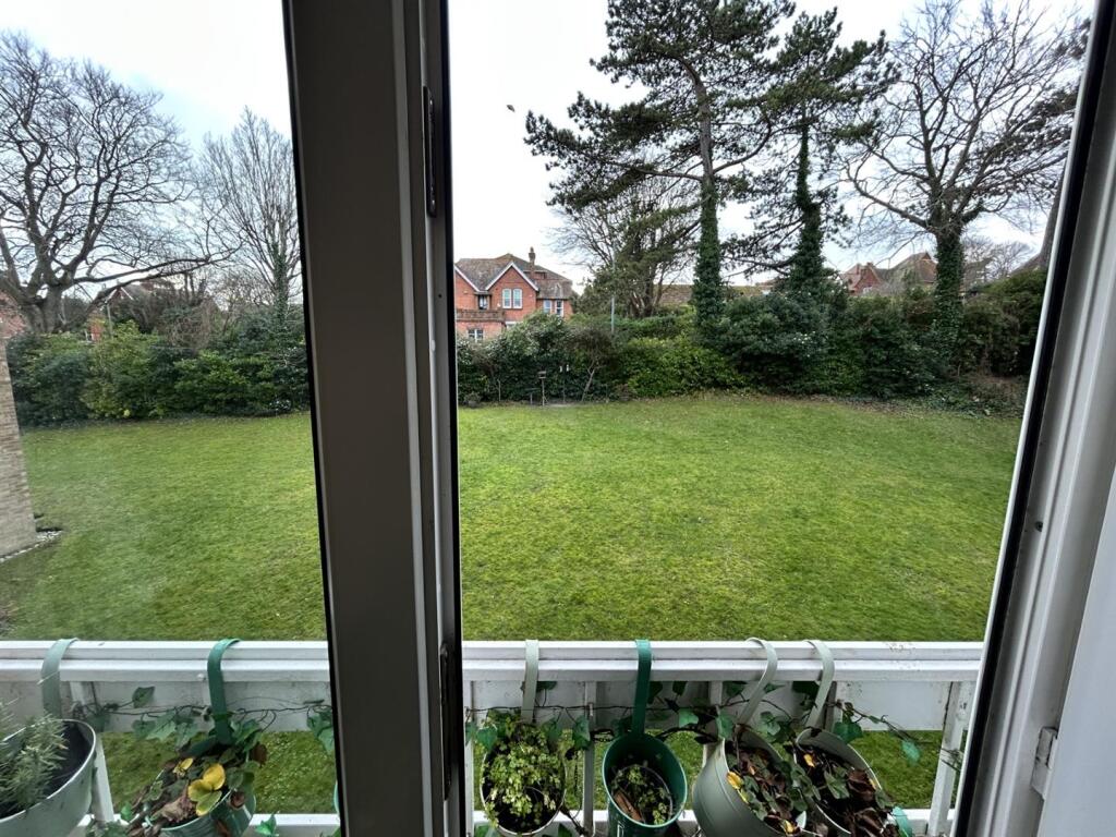 01323 438506