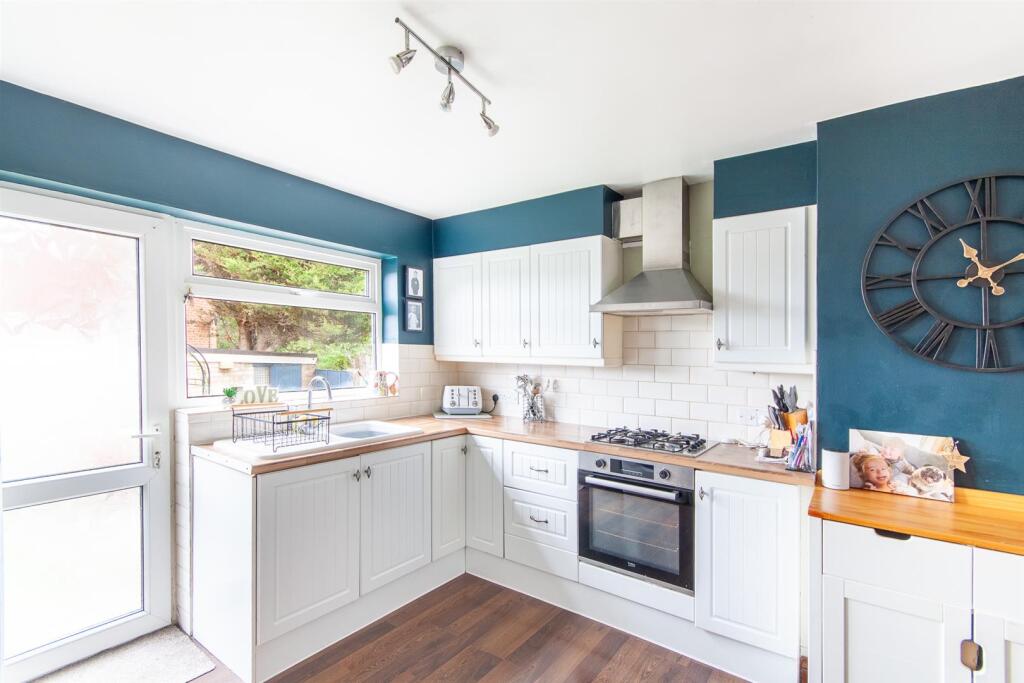 11 Oldmixon road 3.jpg