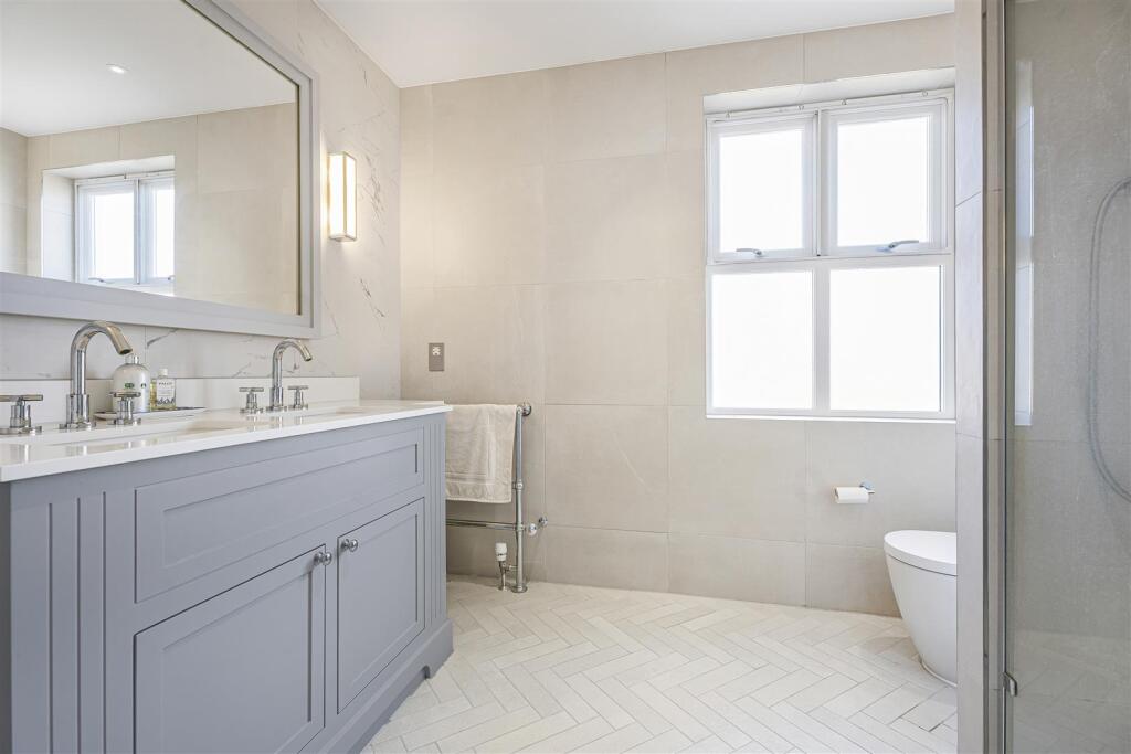 ENSUITE (PIC 2)