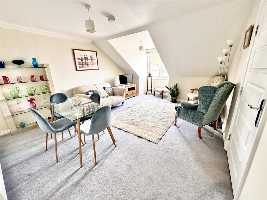 Lounge / Dining Room