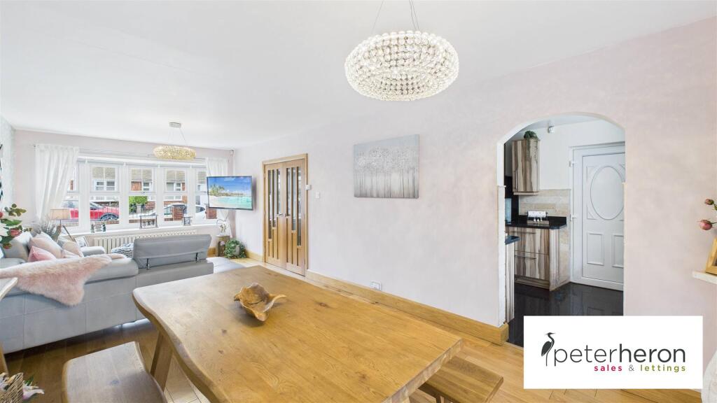 Lounge/Dining Room