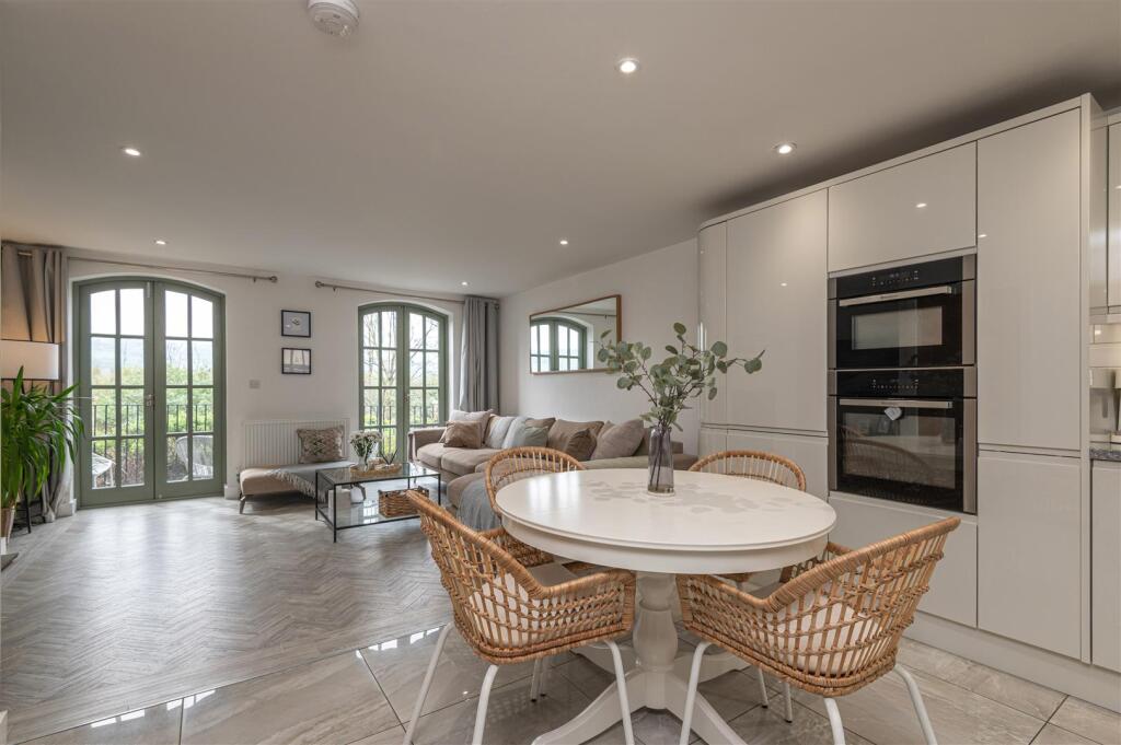 Lounge/Kitchen