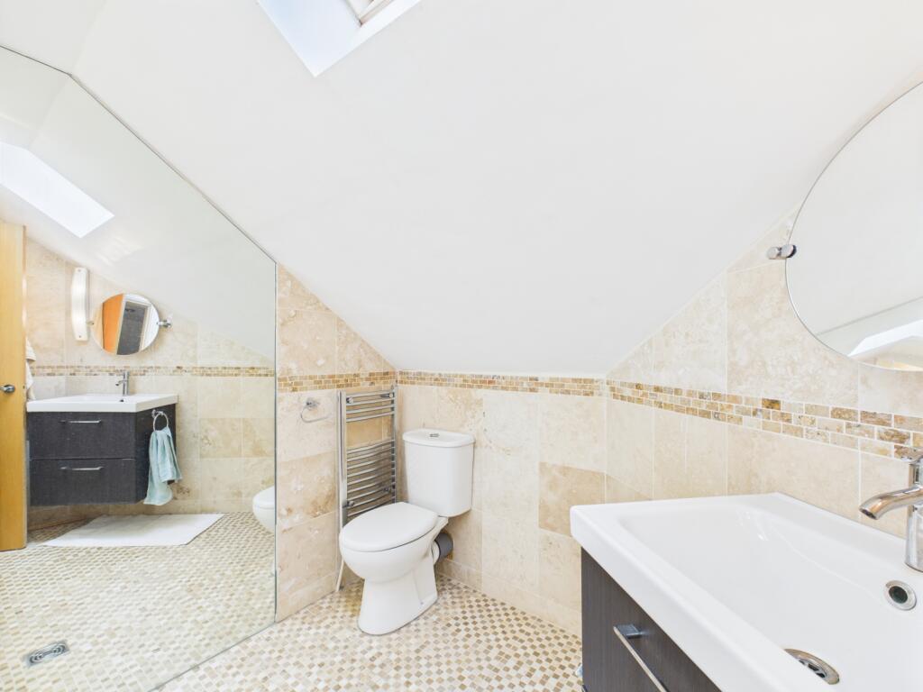 CAM03729G0-PR0082-STILL026