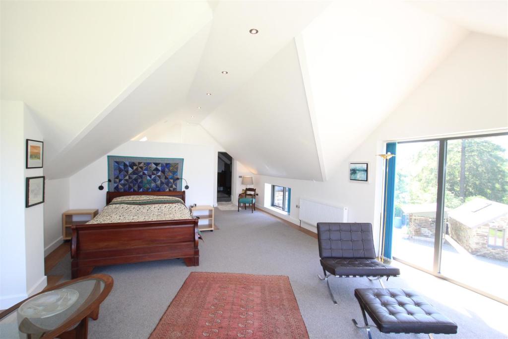 bedroom 1 - 3.JPG