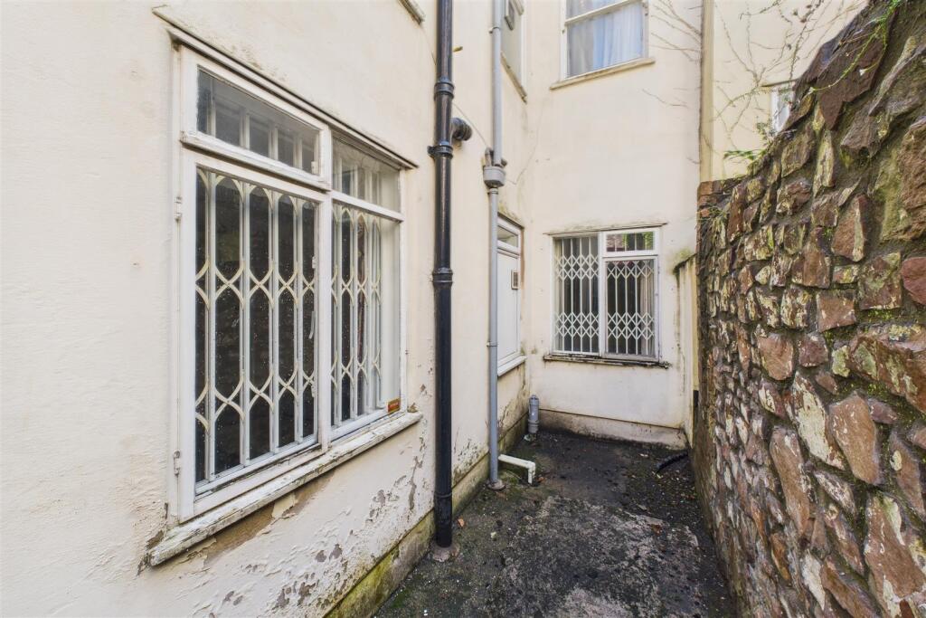 97 Woodland Road, Redland, Bristol BS8 1US | Freeh