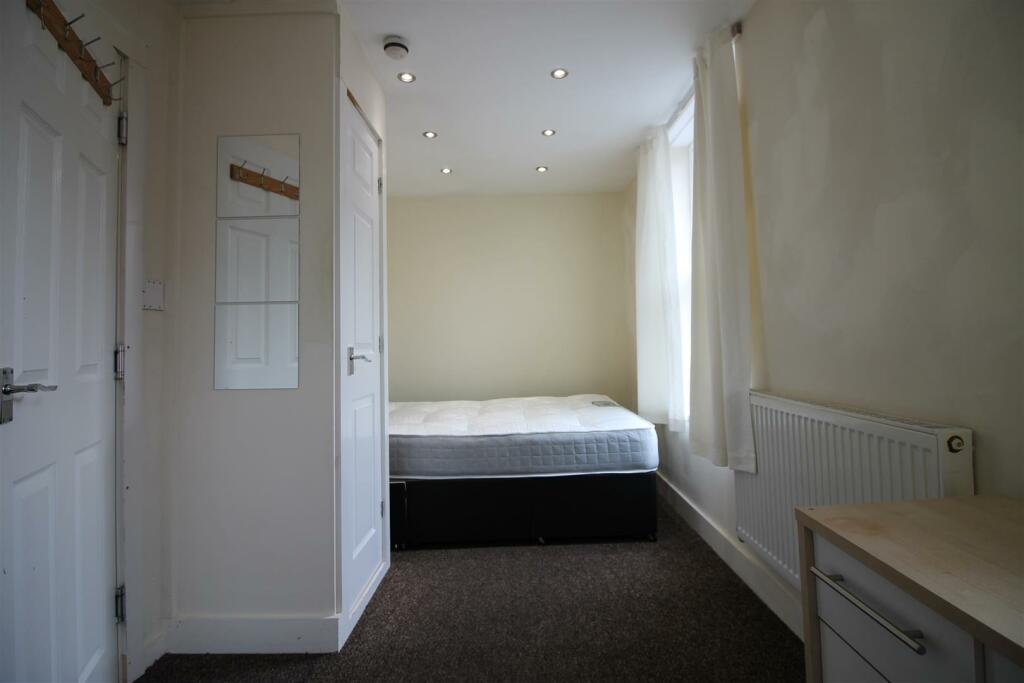 7AT- Bedroom 3.JPG