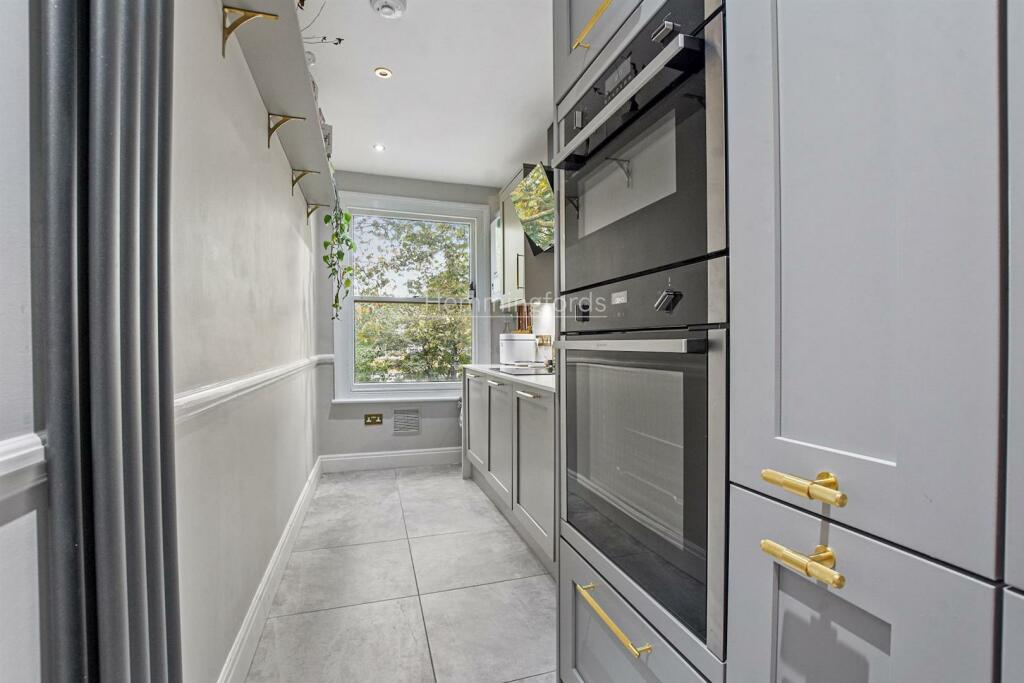 10-4e41GCHMF - Flat 4 111 Grosvenor Ave - Kitchen 
