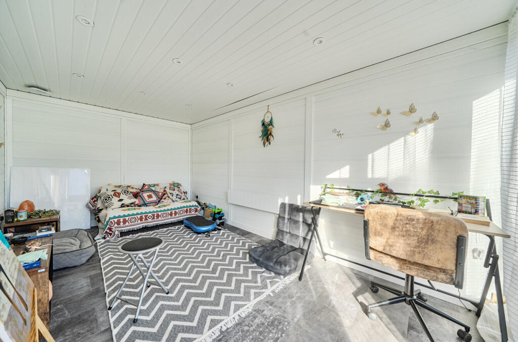 1360772-18-68da52...