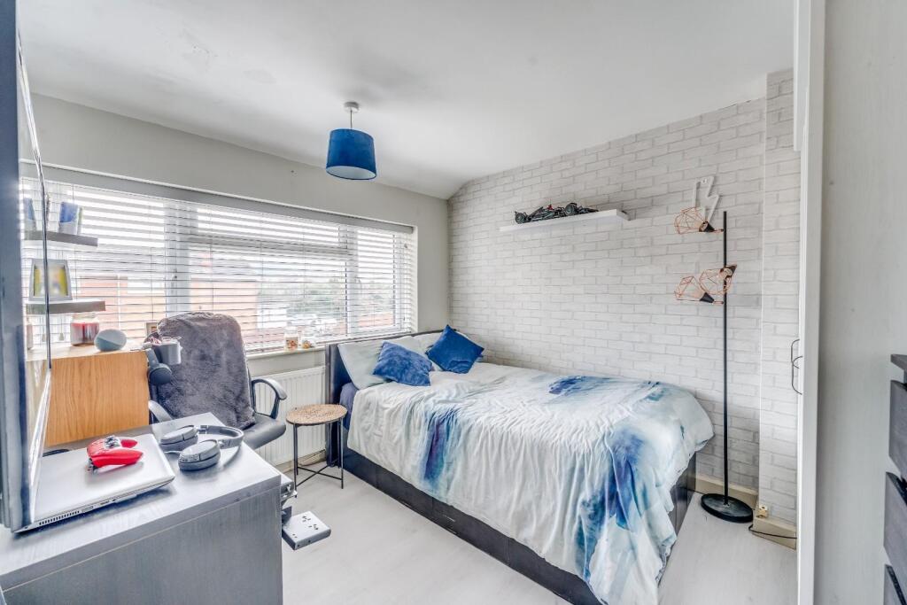 6 Graitney Close Cleeve-3.jpg