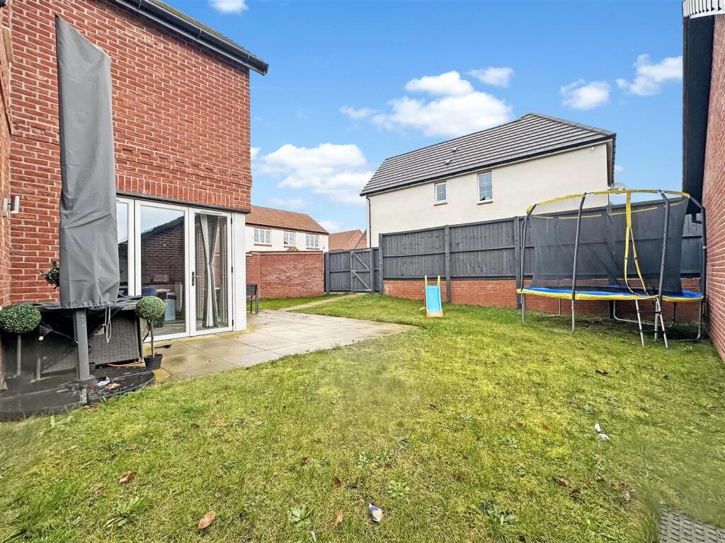 Well-Appointed Enclosed Garden 792