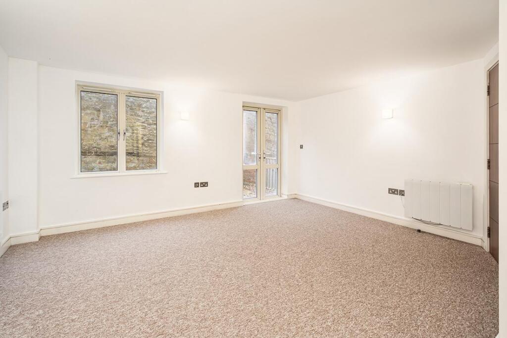 SITTING ROOM/KITCHEN