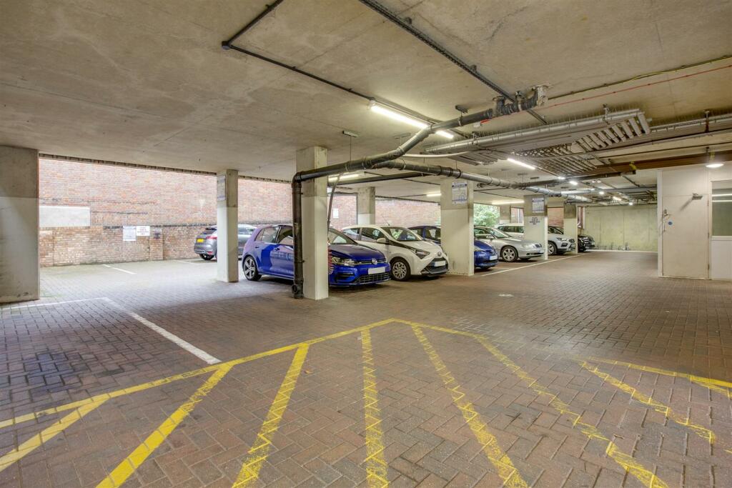 16 Bankside, Corporation Street, HP13 6TA-15.jpg