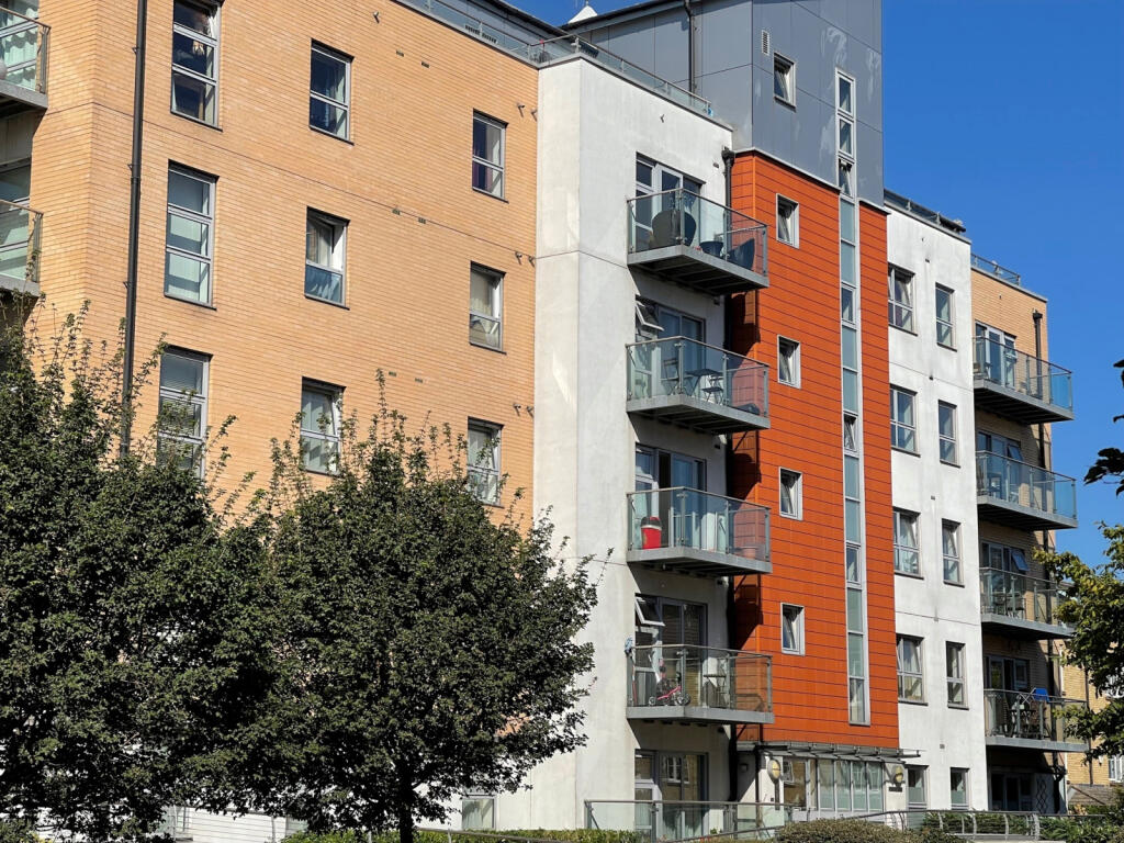 KINGSWOOD HEIGHTS E18