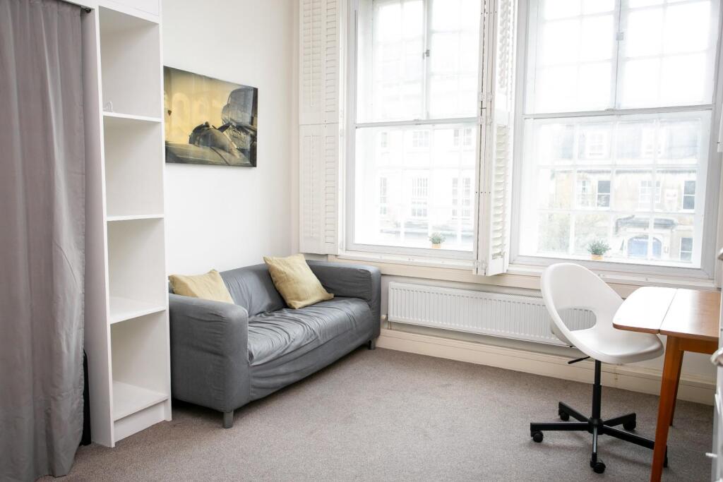 Flat 3 The Coachworks 2 Long Acre-4.jpg