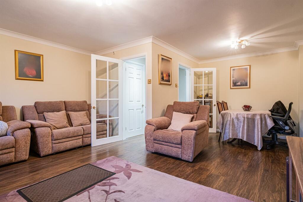 L- Shaped Lounge/Dining Room