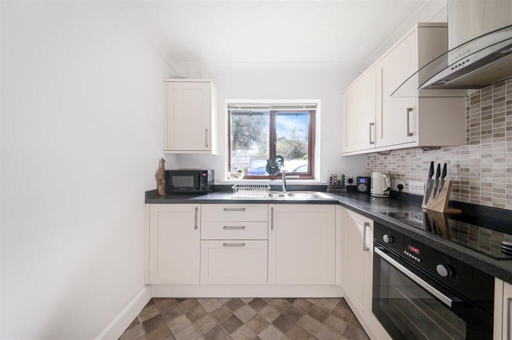 HOOKFIELD MEWS (11).jpg