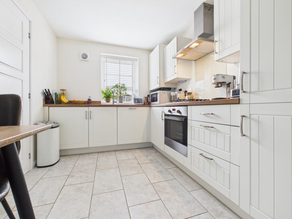 CAM03729G0-PR0154-STILL005