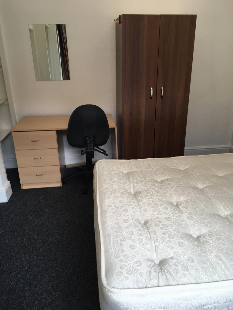 7) Melbourne Street  Bedroom  1 21.07.2020.jpg