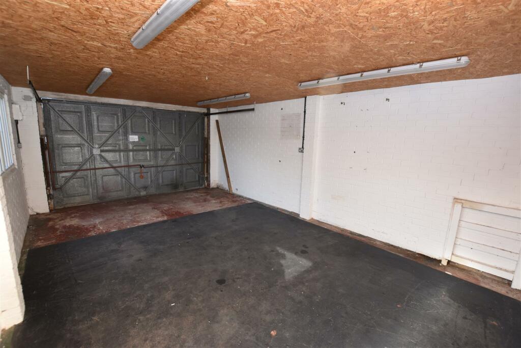 Garage - internal.JPG