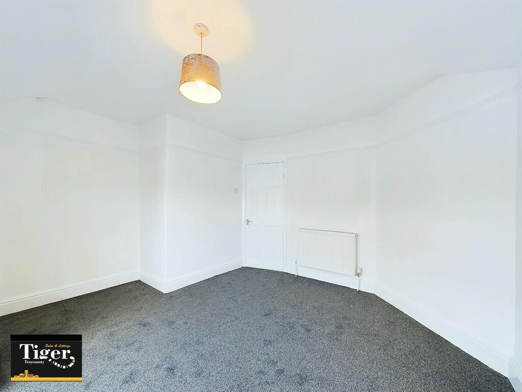 CAM02176G0-PR0352...