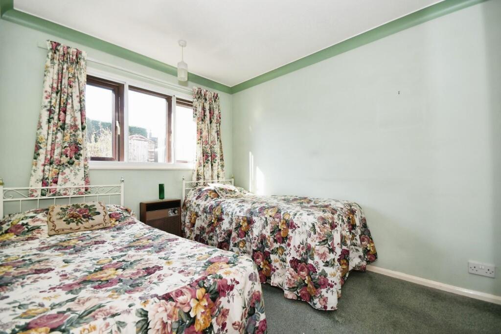 BEDROOM.jpg