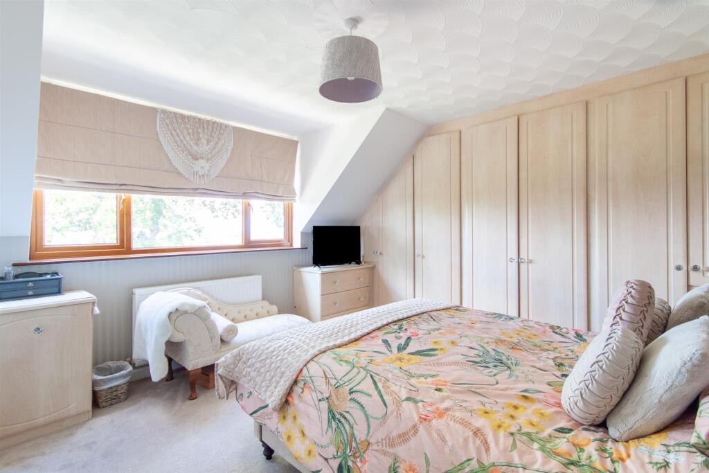 5 Rochester Close 28.jpg