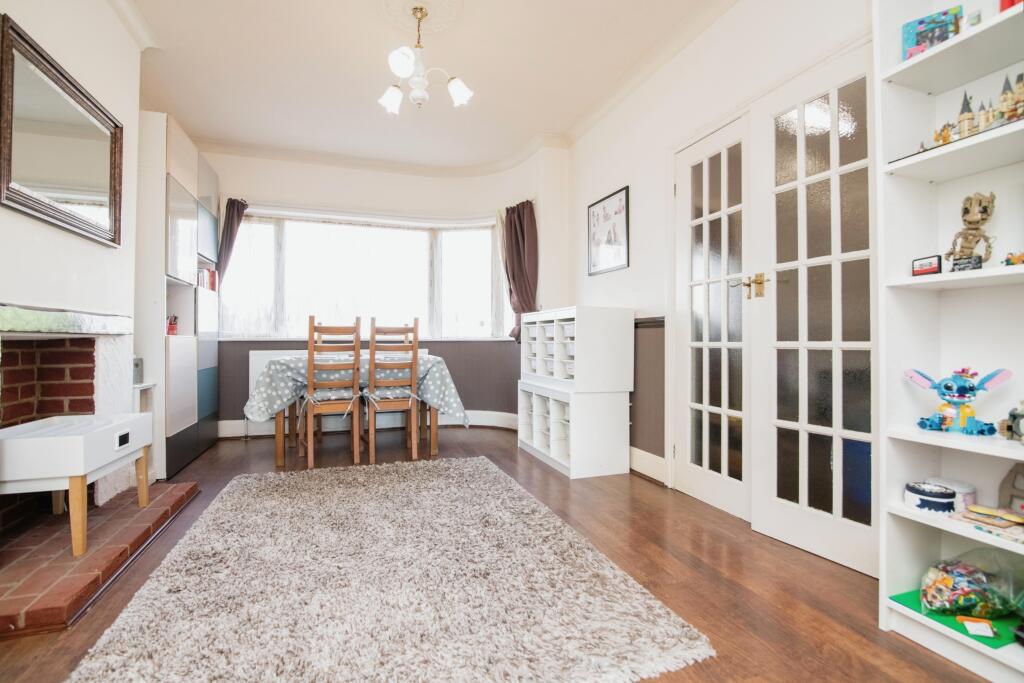 Lounge/Dining Room