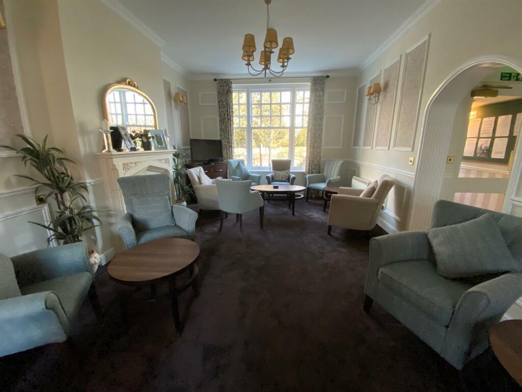 Residents Lounge 2.jpg