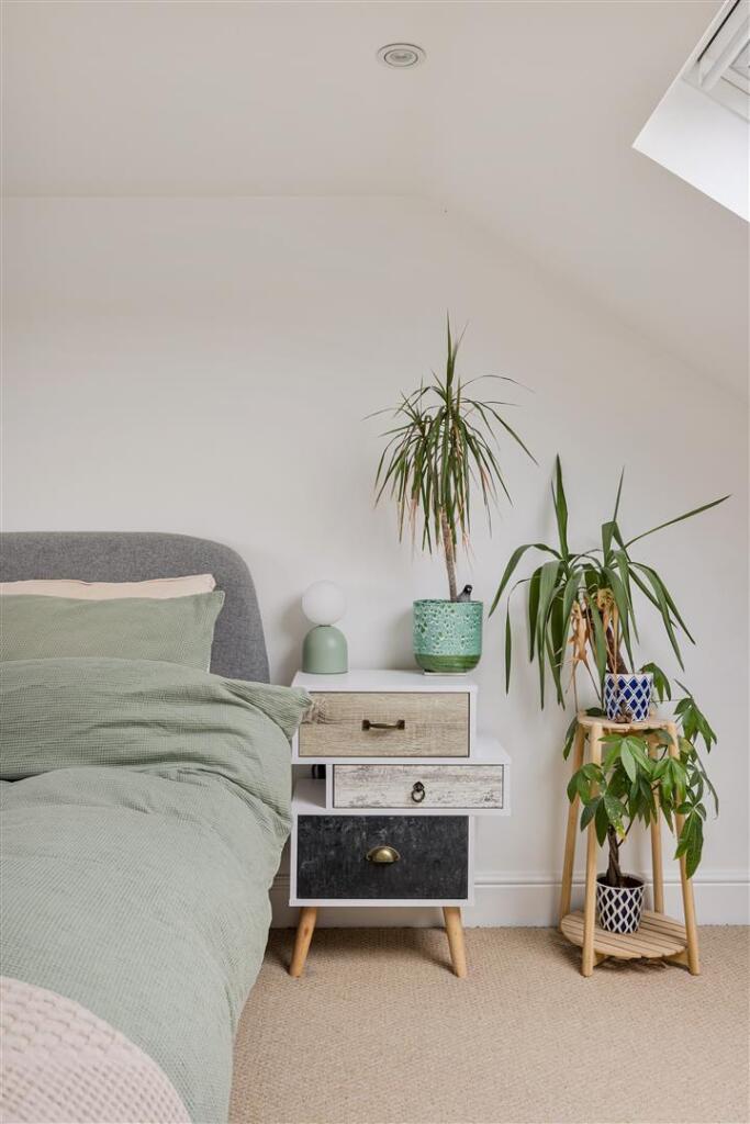 Southern Drive, IG10