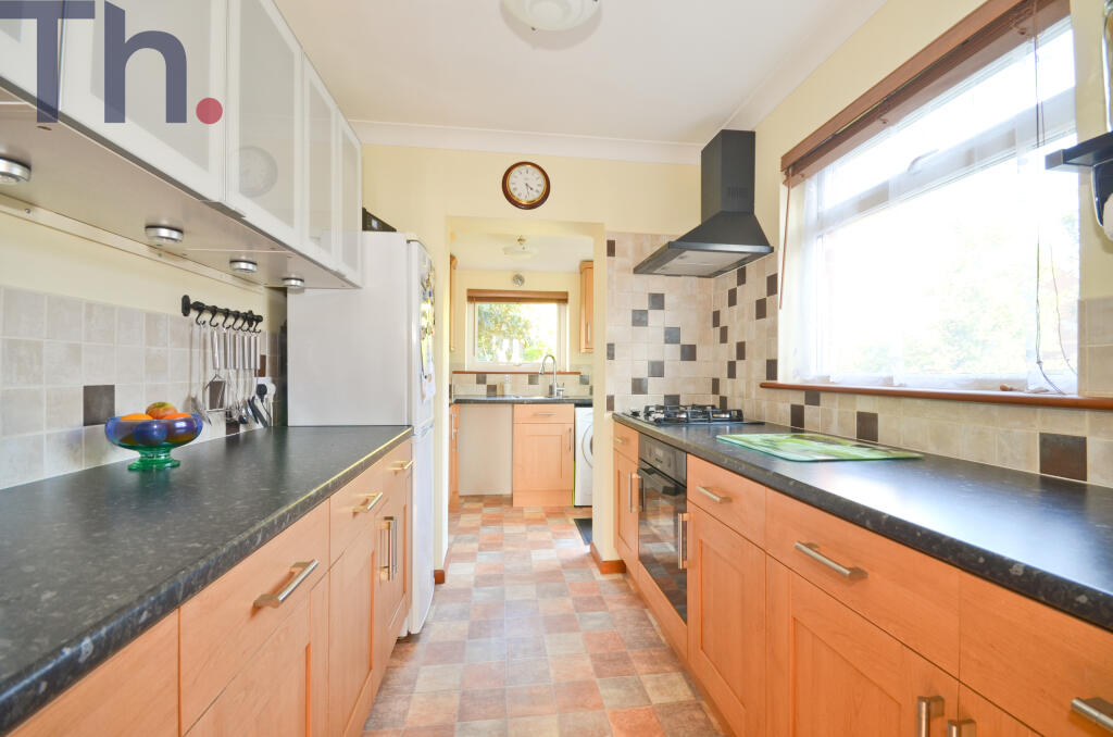 Kitchen (2).JPG