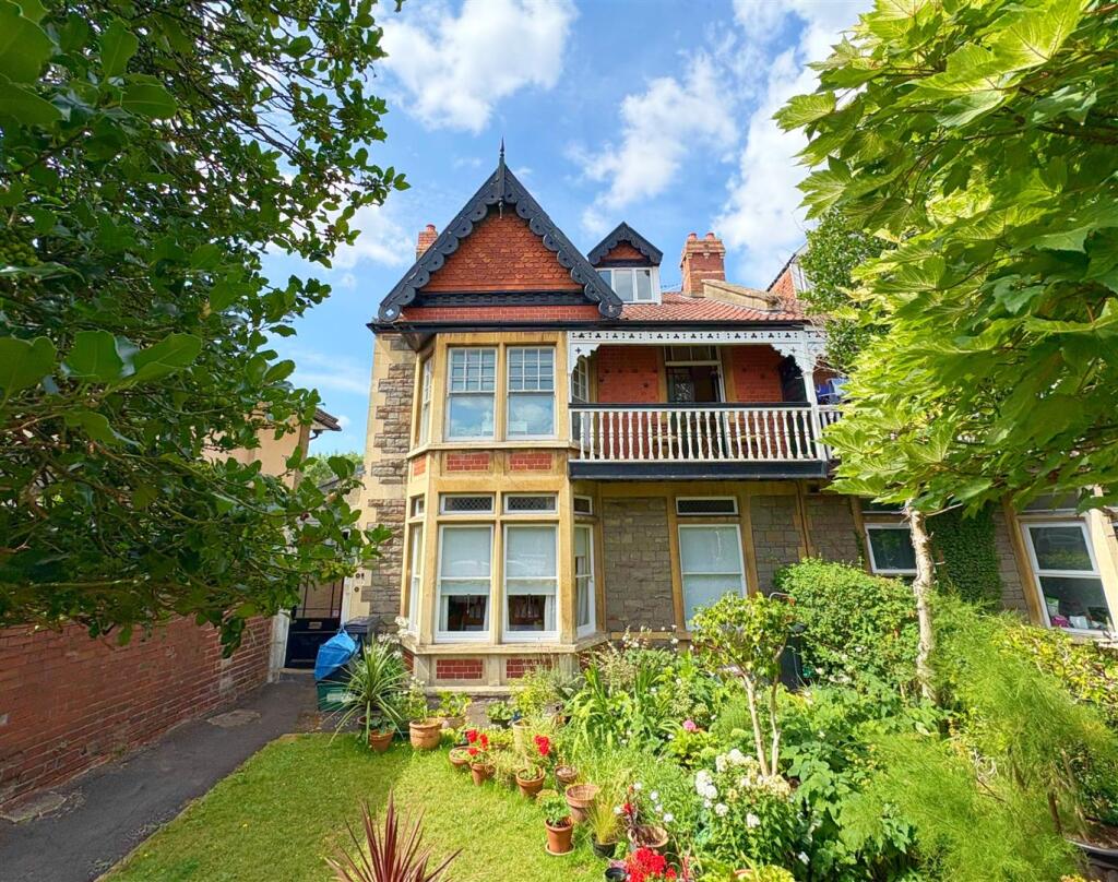 Front shot of property (5).jpg